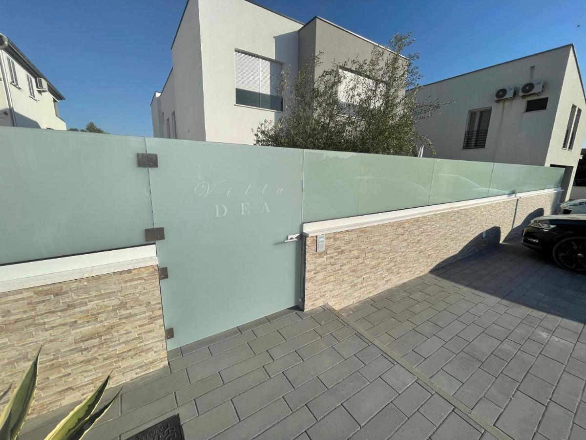 Villa Dea - Dein Rueckzugsort Am Meer Mit Beheiztem Pool Vrsi Exterior foto
